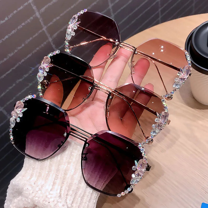 New Decorative Diamonds Sunglasses Women's Metal Mirror Leg Large Frame Sun Glasses Fashion Women Eyewear UV400 Oculos De Sol