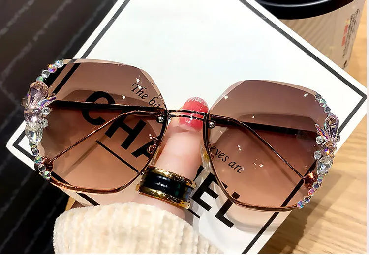 New Decorative Diamonds Sunglasses Women's Metal Mirror Leg Large Frame Sun Glasses Fashion Women Eyewear UV400 Oculos De Sol