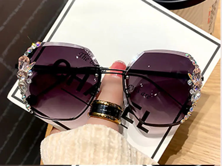 New Decorative Diamonds Sunglasses Women's Metal Mirror Leg Large Frame Sun Glasses Fashion Women Eyewear UV400 Oculos De Sol