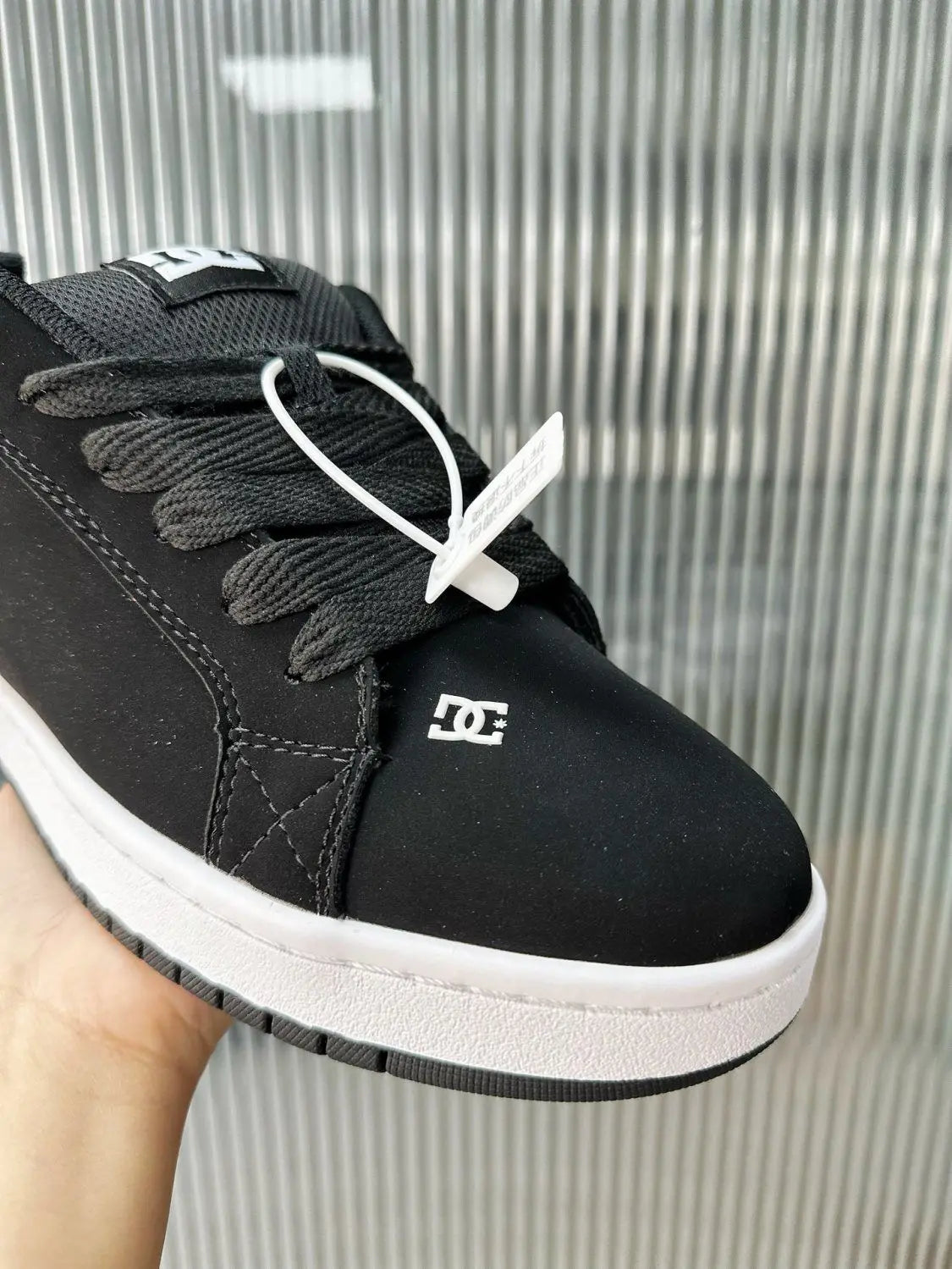 DC shoes trendy sports men's and women's loafers, low top campus sneakers, student casual retro versatile sports shoes gifts