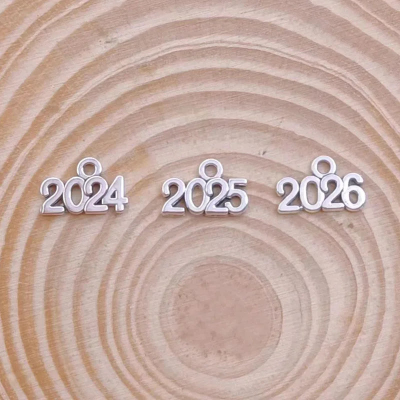 2024 New A-Z Graduation Ceremony Keychain, Cute Enamel Doctoral Hat Keychain Commemorative Graduation Ceremony