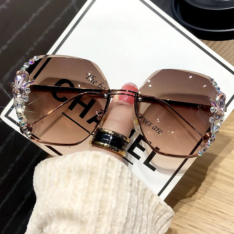 New Decorative Diamonds Sunglasses Women's Metal Mirror Leg Large Frame Sun Glasses Fashion Women Eyewear UV400 Oculos De Sol