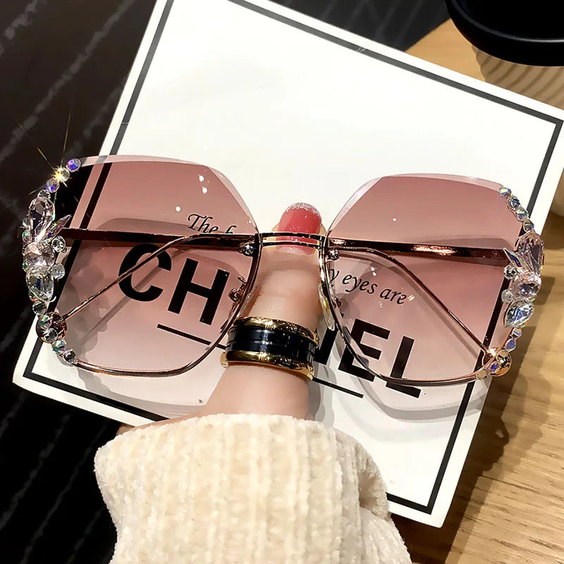 New Decorative Diamonds Sunglasses Women's Metal Mirror Leg Large Frame Sun Glasses Fashion Women Eyewear UV400 Oculos De Sol