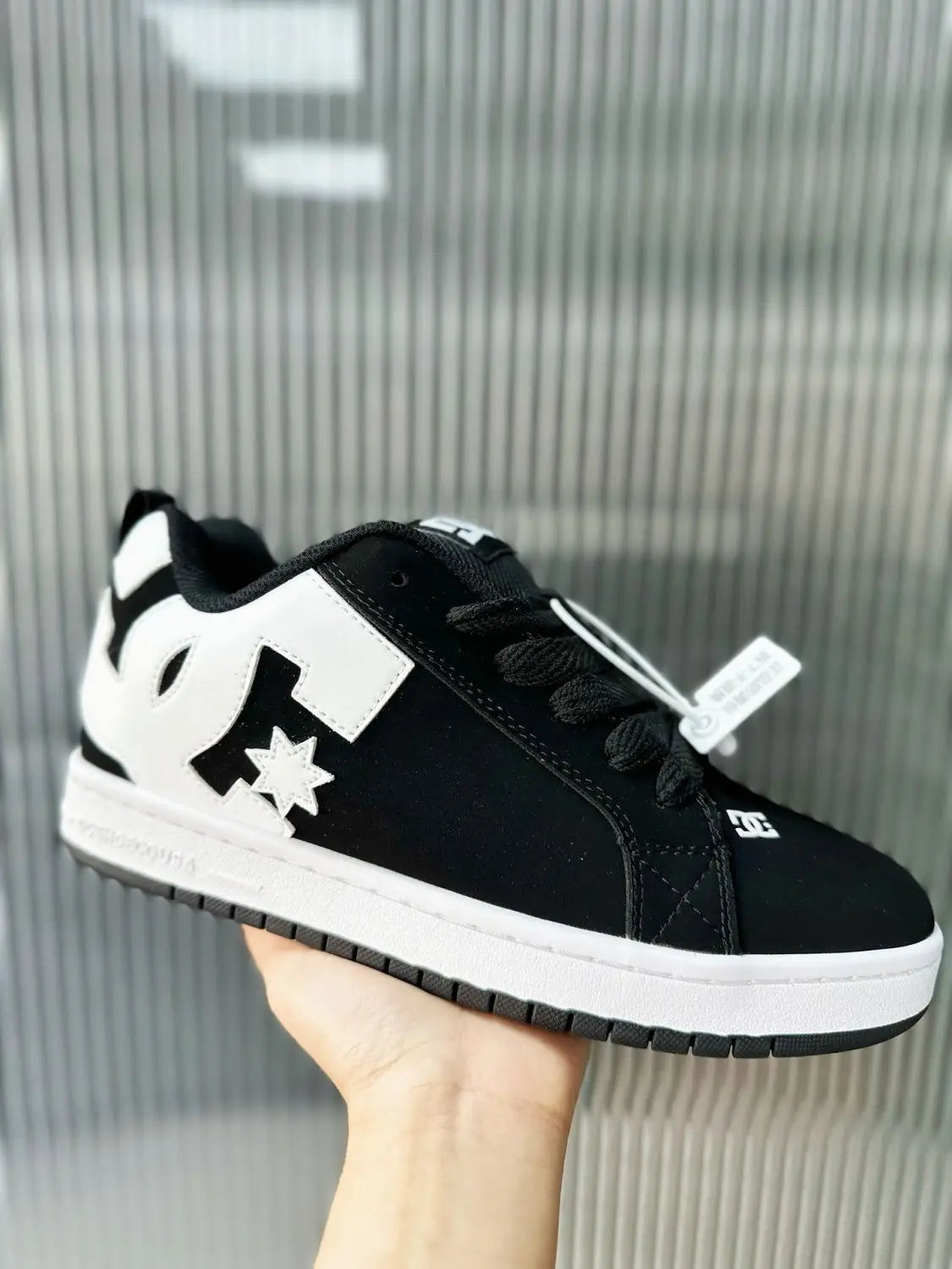 DC shoes trendy sports men's and women's loafers, low top campus sneakers, student casual retro versatile sports shoes gifts