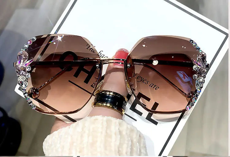 New Decorative Diamonds Sunglasses Women's Metal Mirror Leg Large Frame Sun Glasses Fashion Women Eyewear UV400 Oculos De Sol